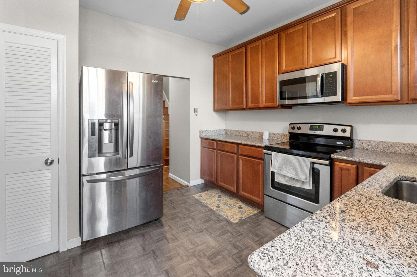 1048 W Barre Street photo 6