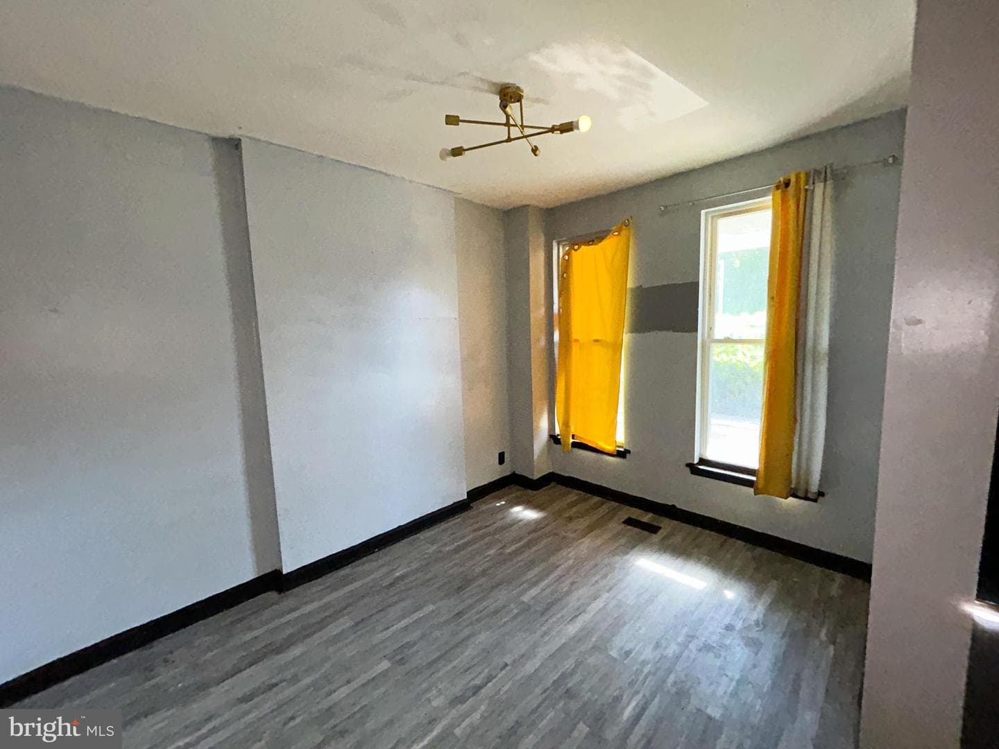 1108 N Dukeland Street photo 5