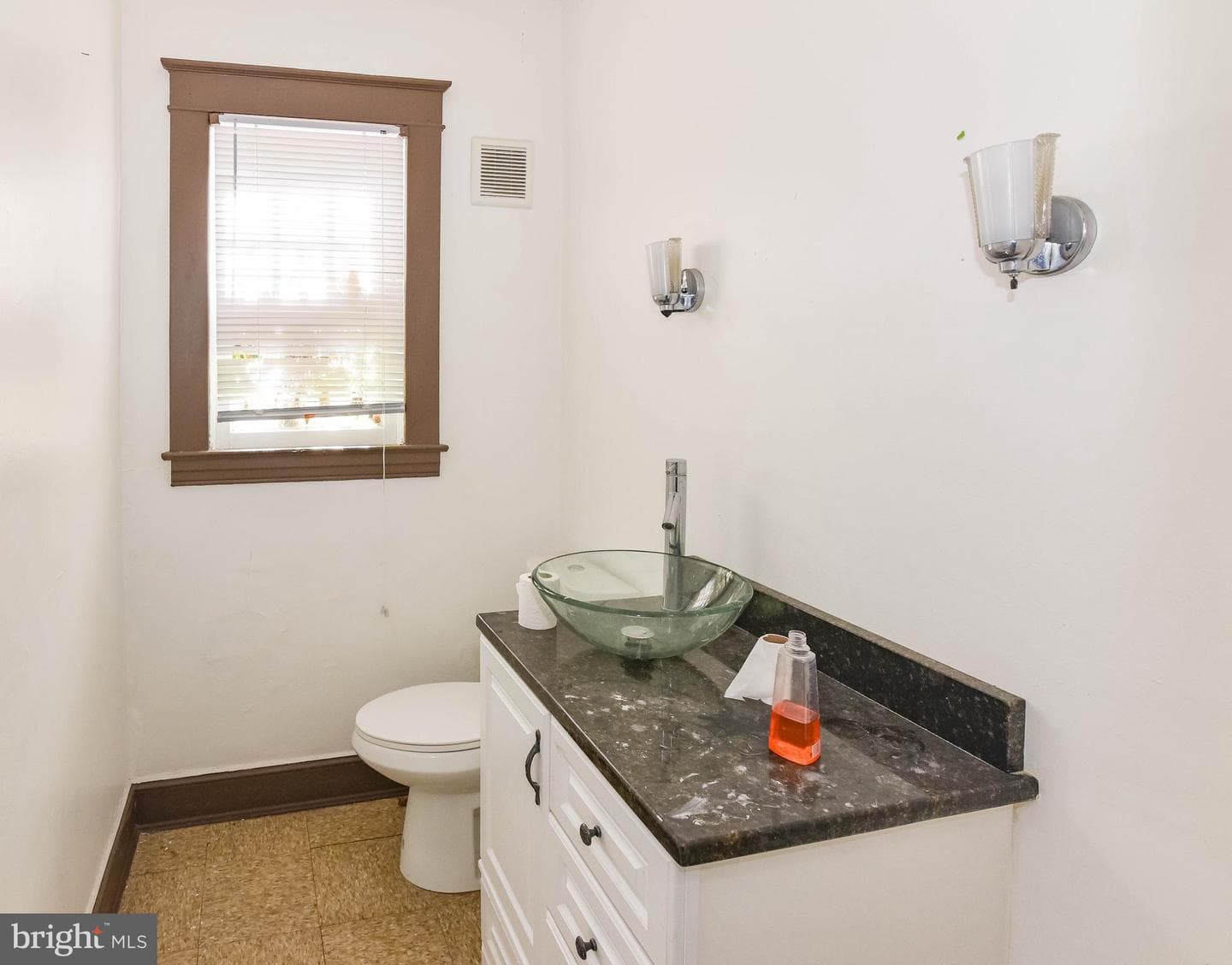 2431 E Oliver Street photo 16