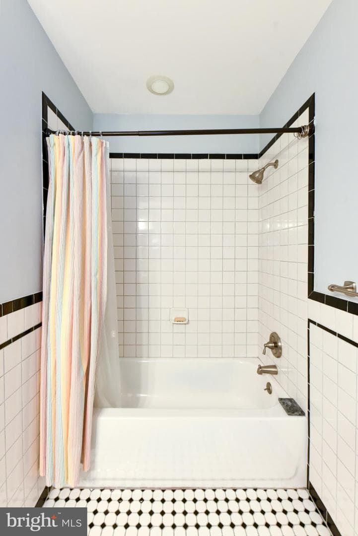 1436 N Bond Street photo 22