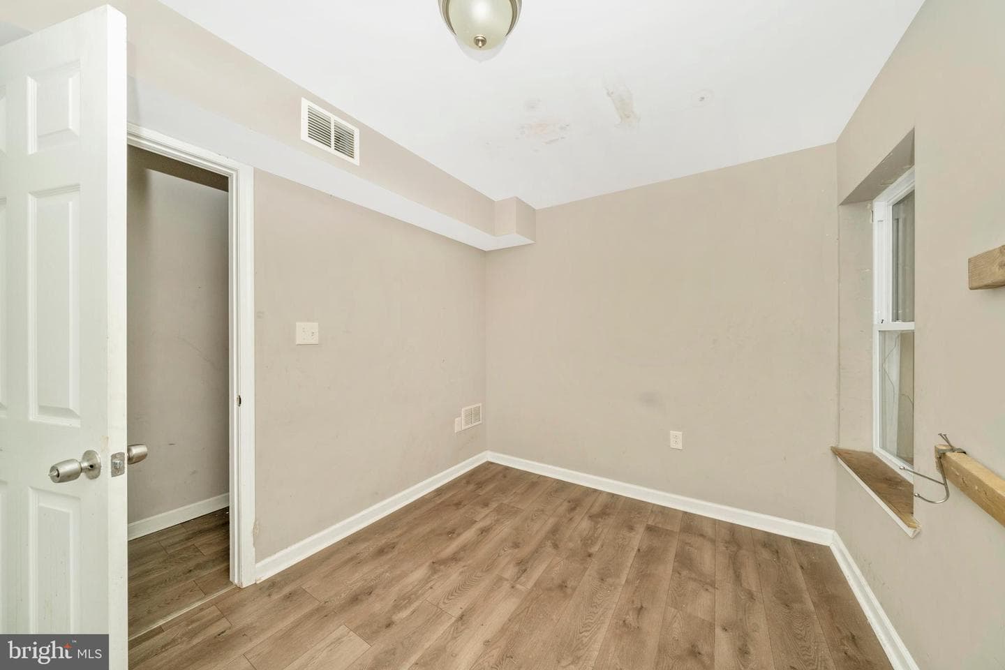 1014 W Lanvale Street photo 23
