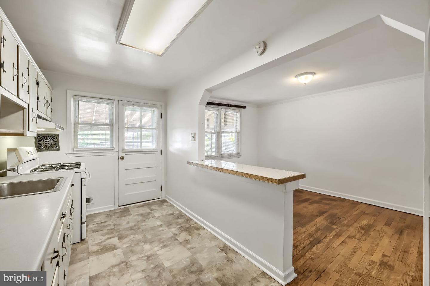 802 Umbra Street photo 6