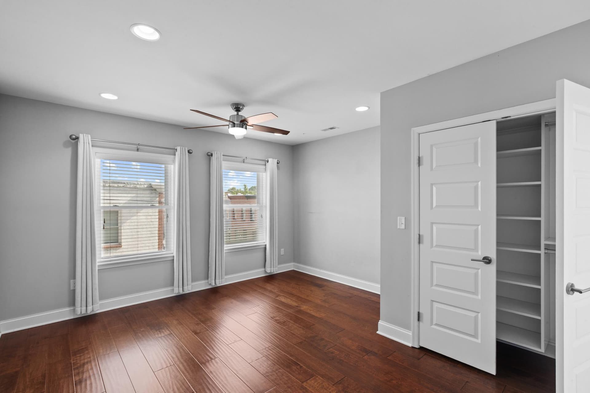 2818 E Baltimore Street photo 32