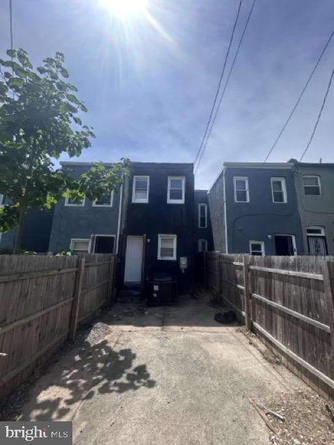 1535 Holbrook Street photo 37