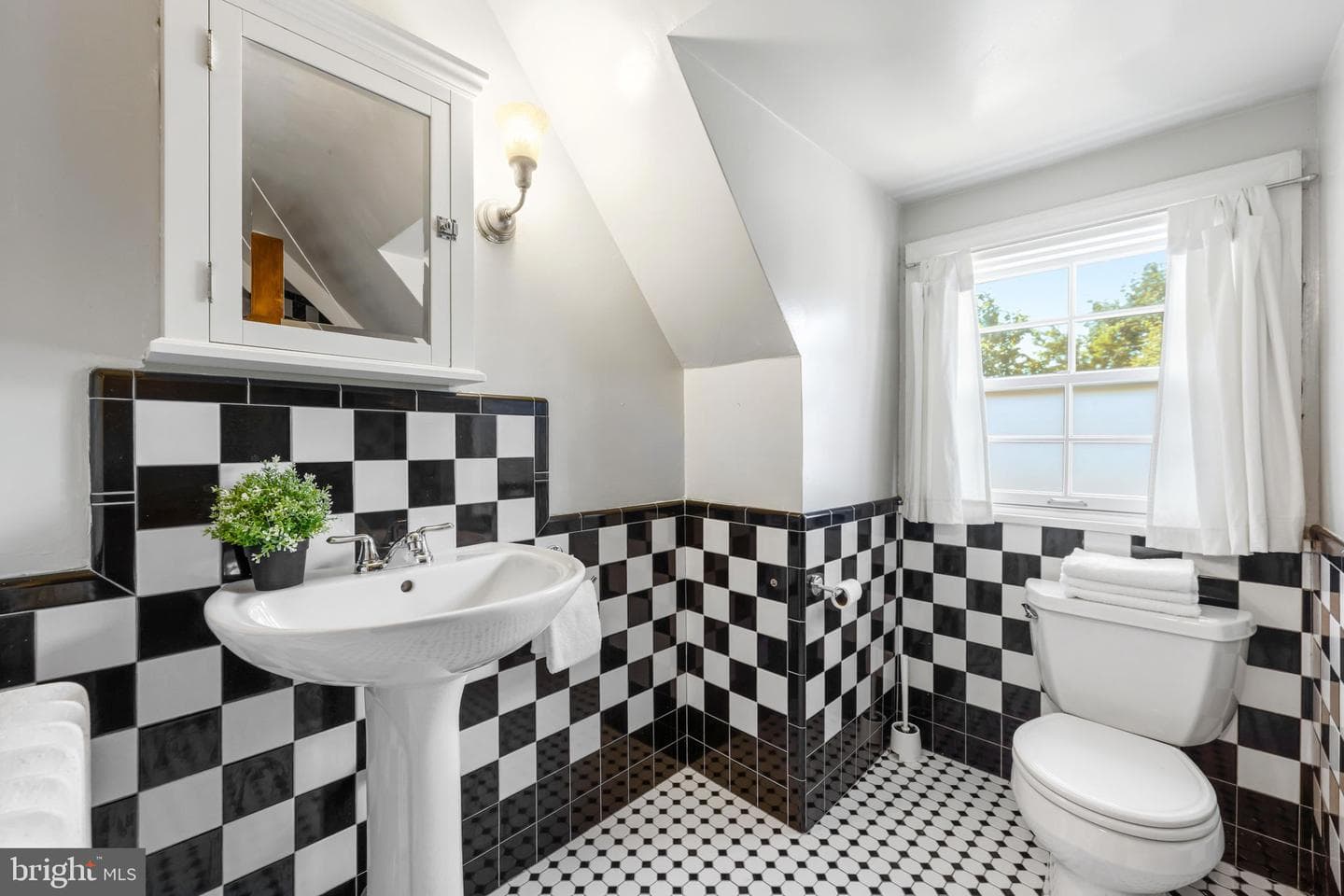 407 Bretton Place photo 40
