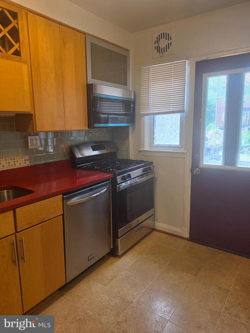 1235 Limit Avenue photo 8