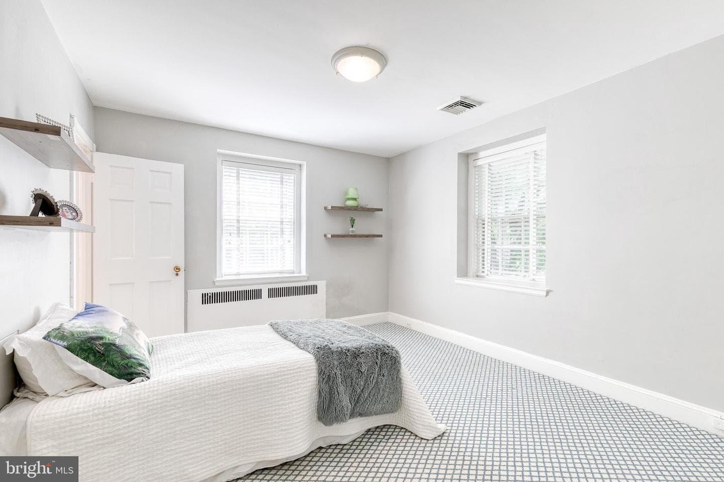114 Castlewood Road photo 40
