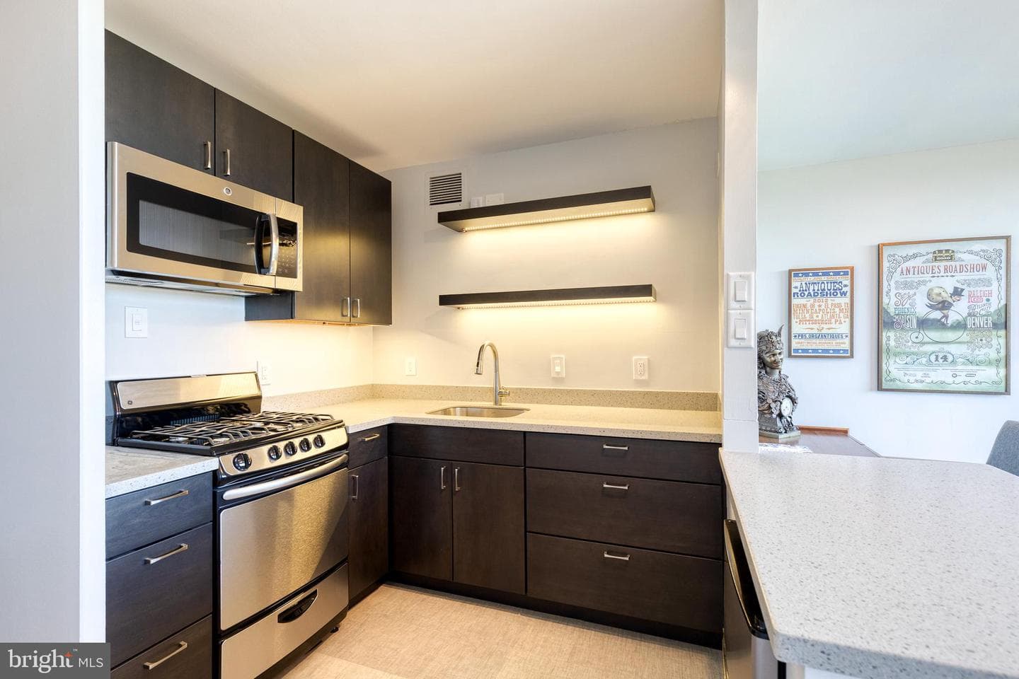 4000 N Charles Street #807 photo 8