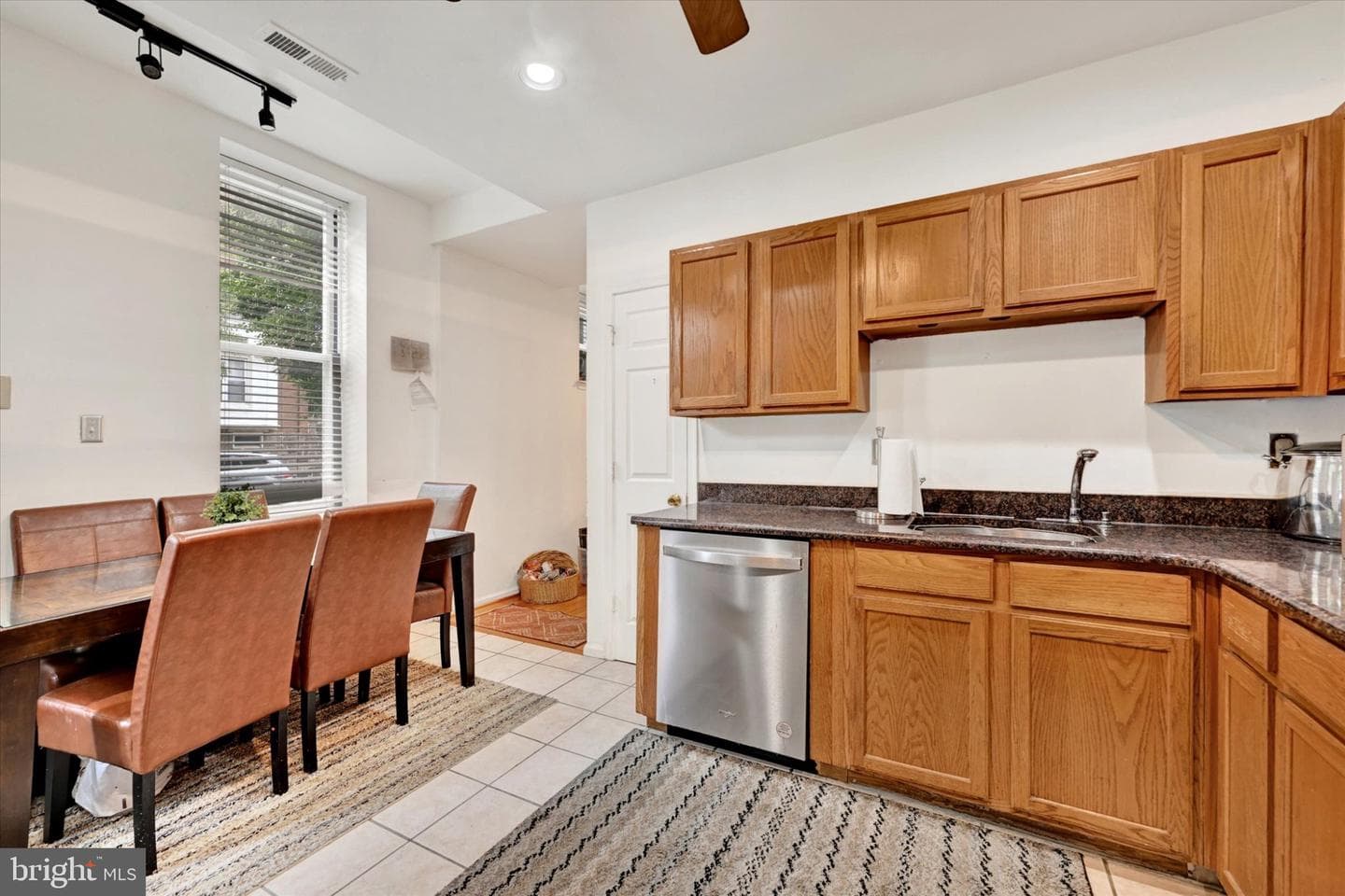 2072 Linden Avenue photo 14