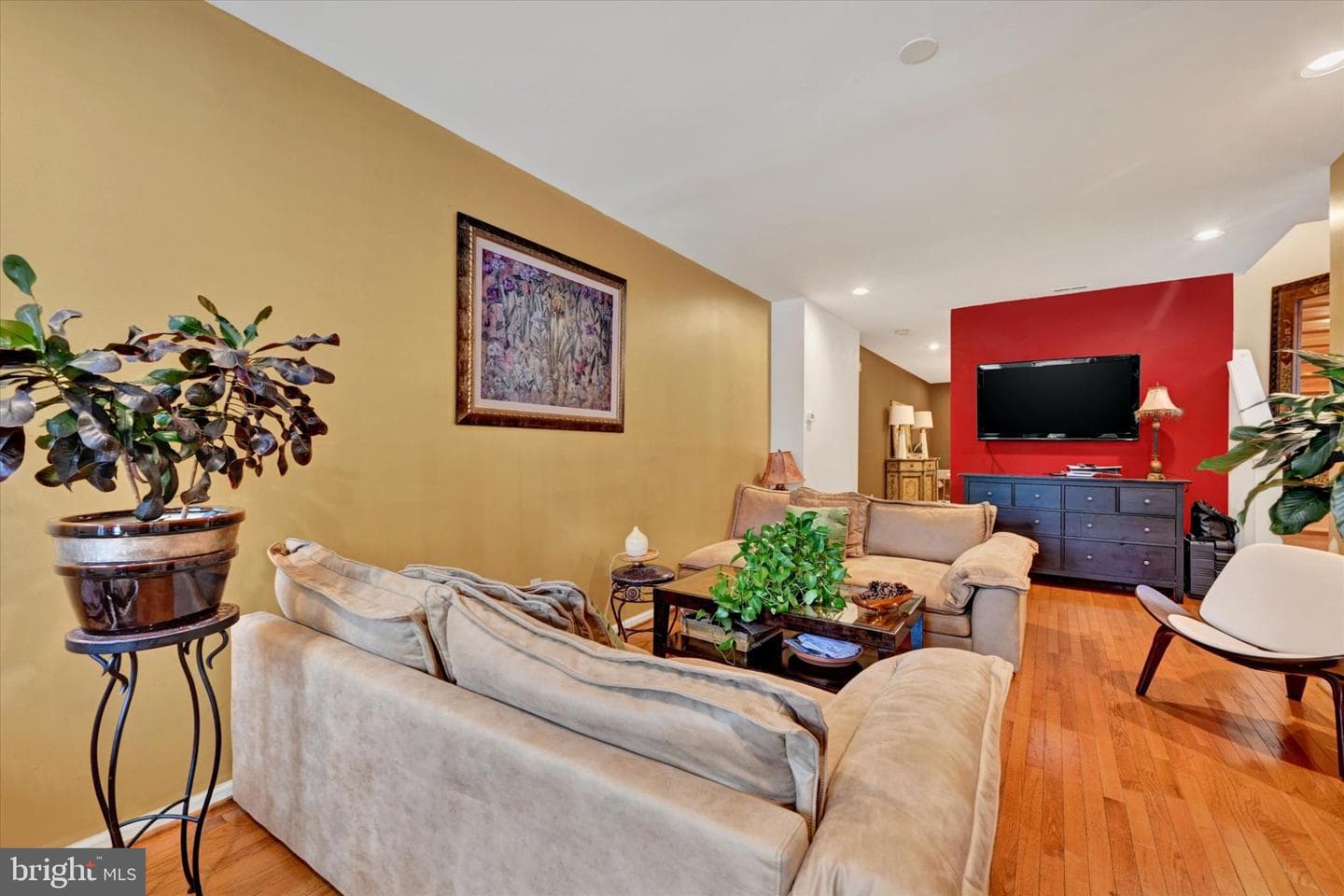 2072 Linden Avenue photo 3