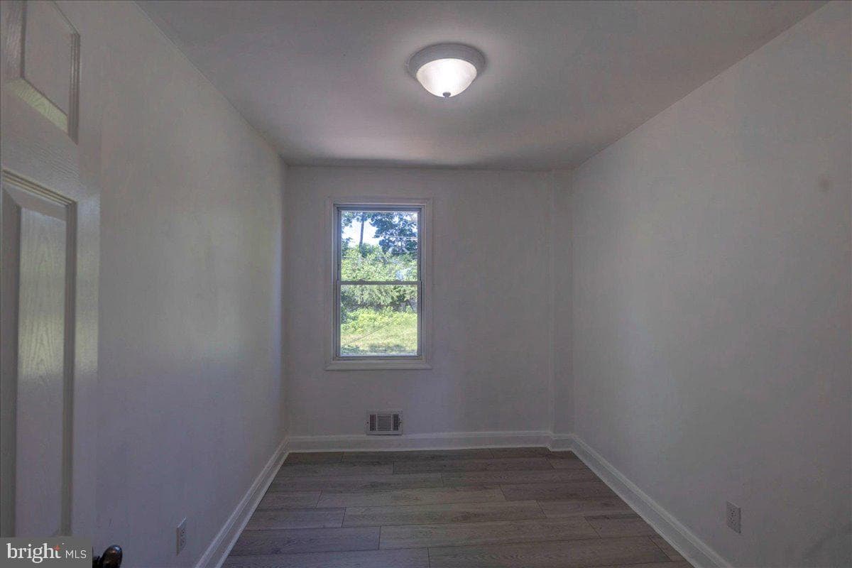 303 Charter Oak Avenue photo 15