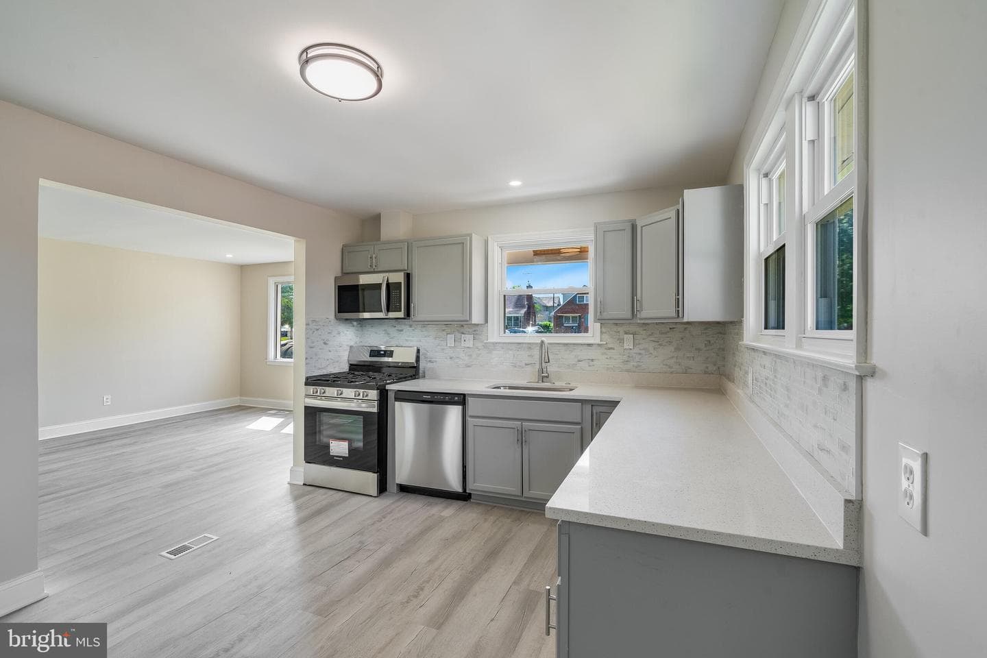 5412 Biddison Avenue photo 3