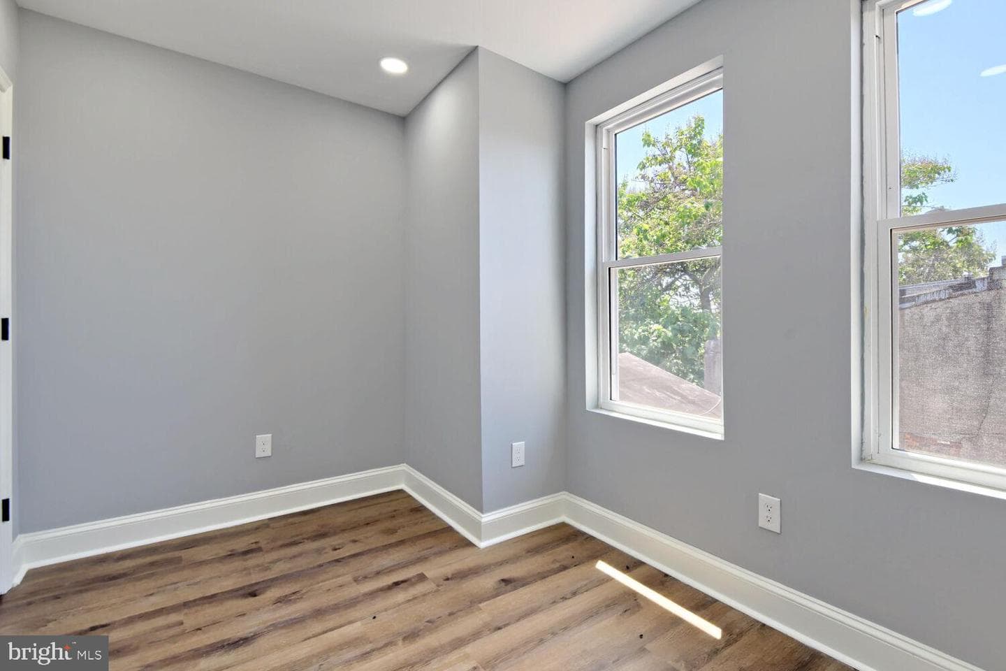 1245 W Lombard Street photo 17