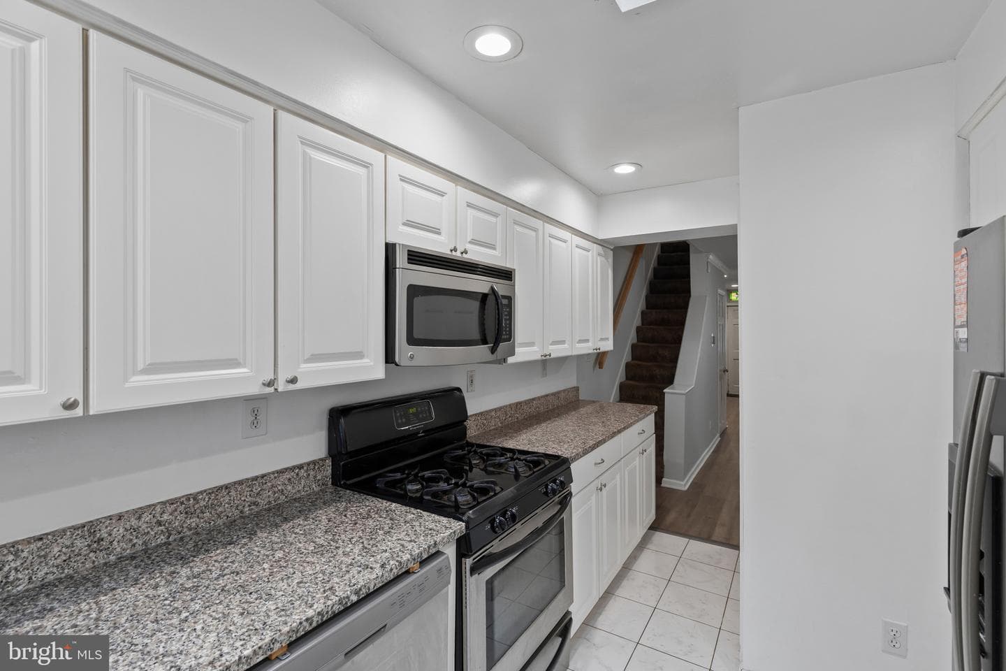 2223 Fleet Street photo 12