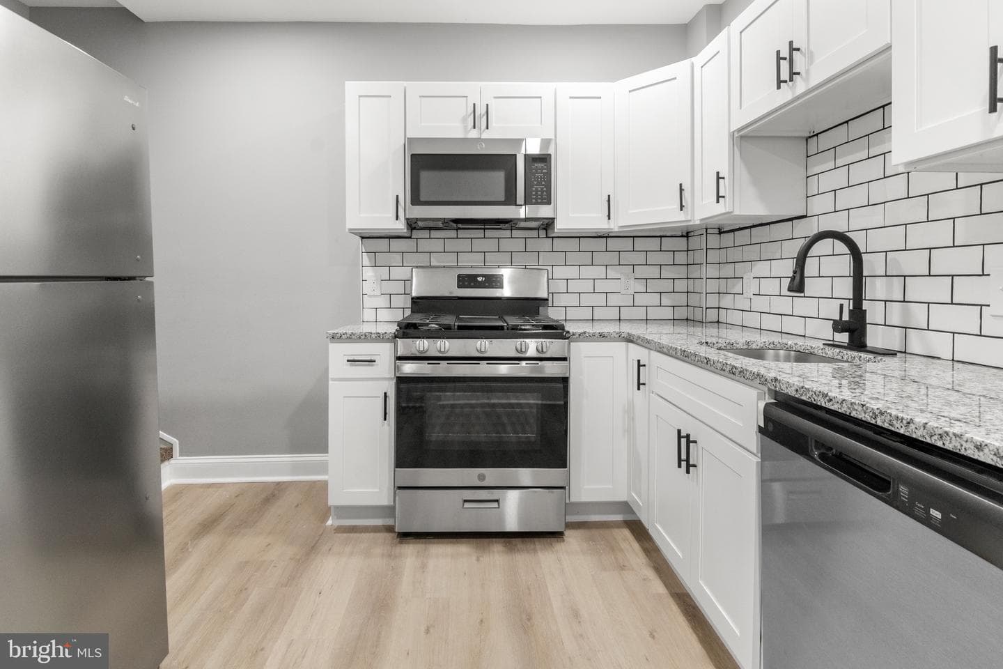1147 Sargeant Street photo 5