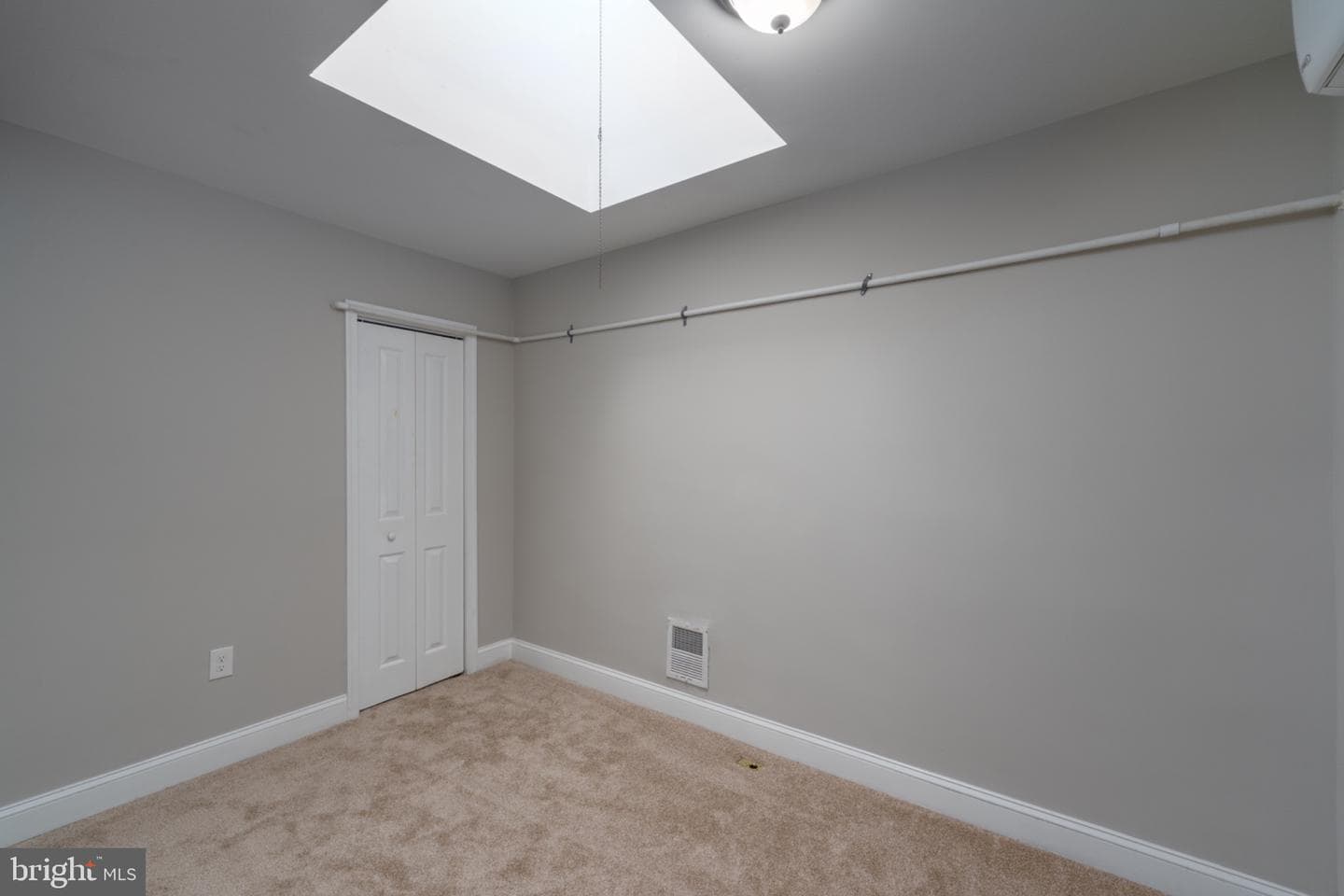 1521 Carswell Street photo 8