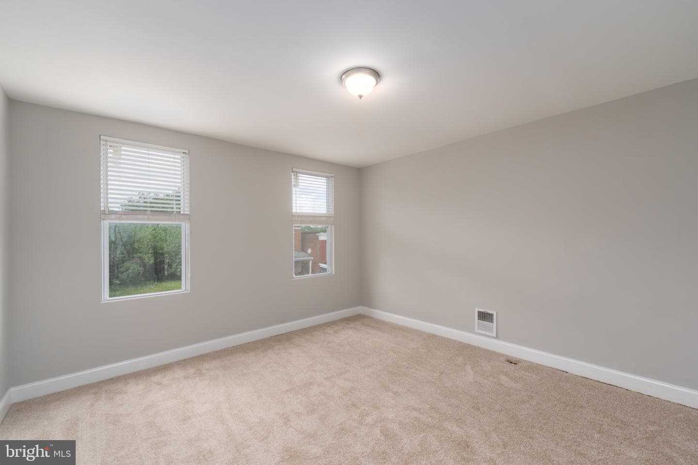 1521 Carswell Street photo 9