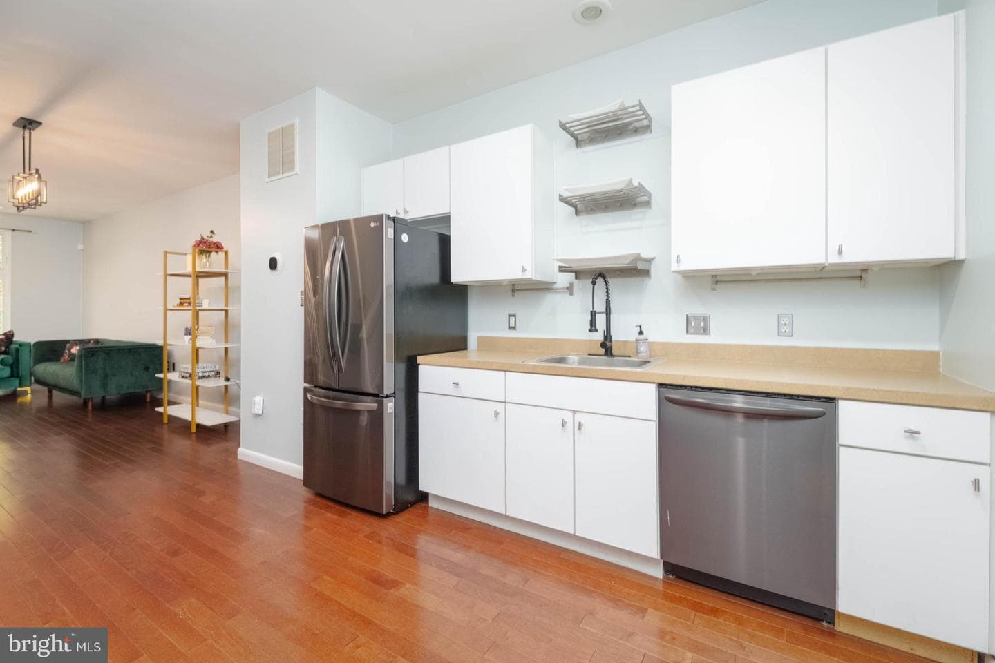 428 E Oliver Street photo 9