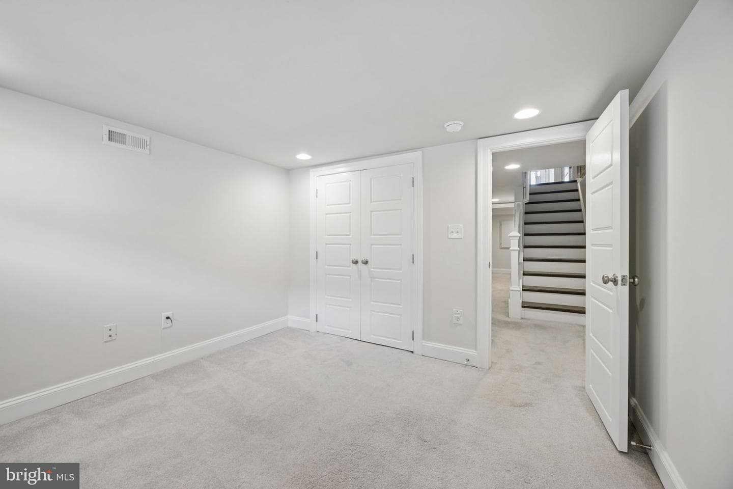 3134 Foster Avenue photo 43