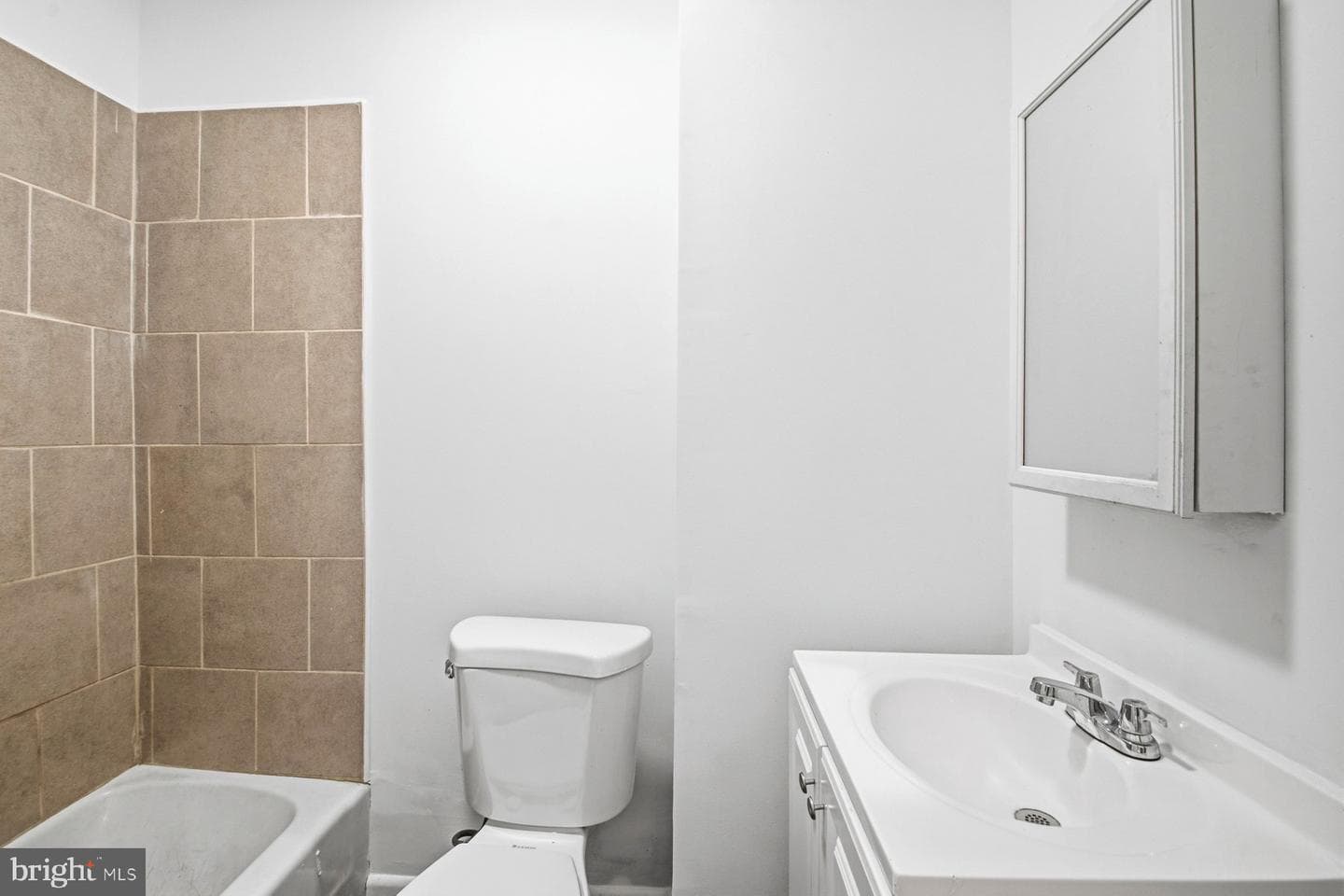 130 Collins Avenue S photo 24