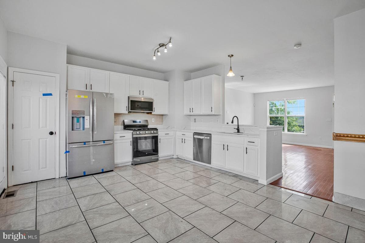 6103 Furley Way photo 9