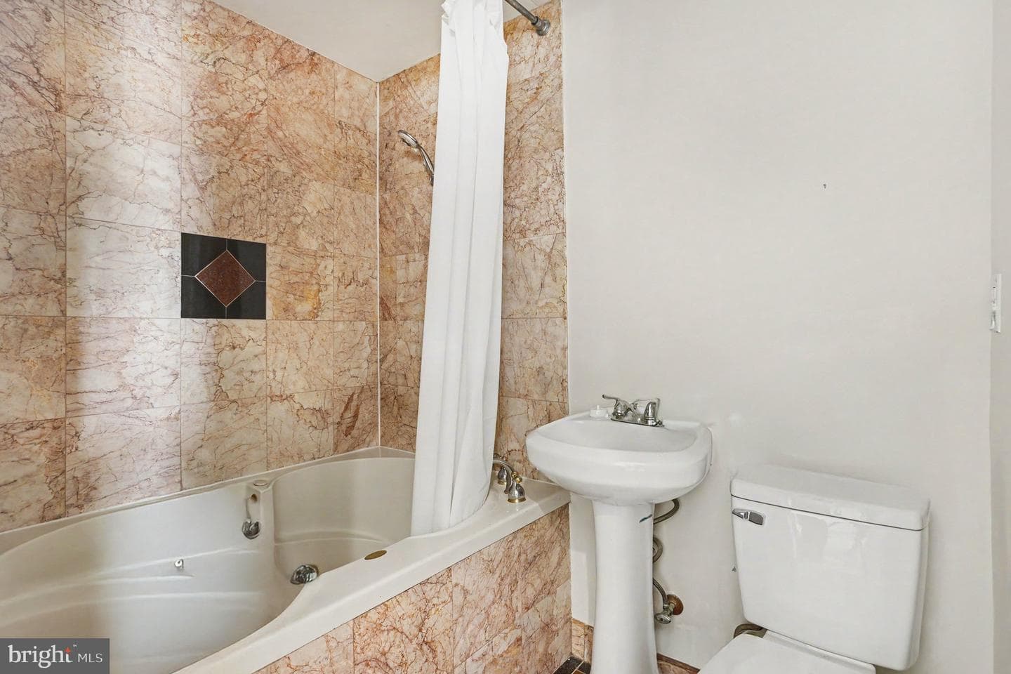 200 N Ellwood Avenue photo 23