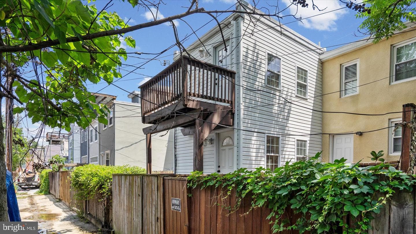 628 Wyeth Street photo 32