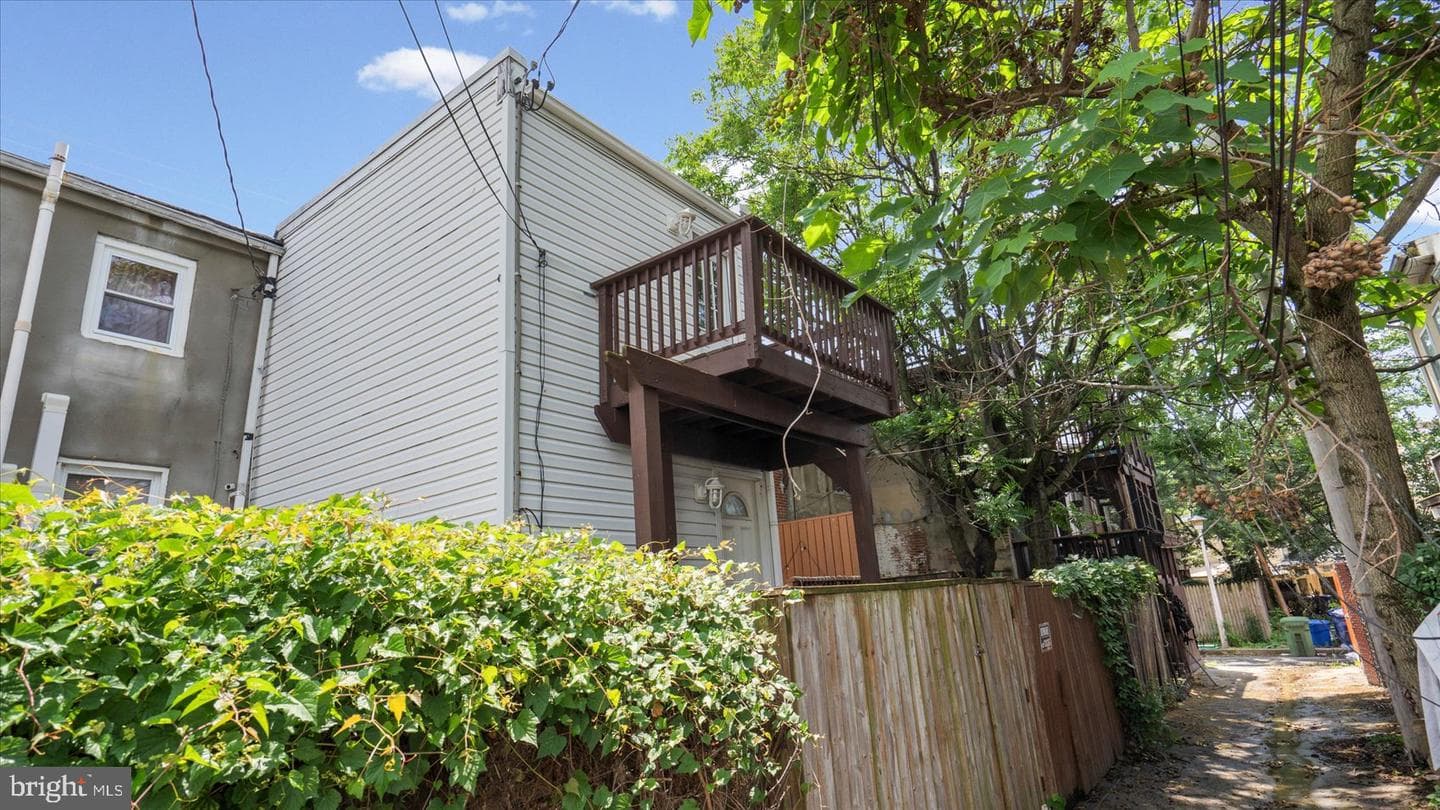 628 Wyeth Street photo 33
