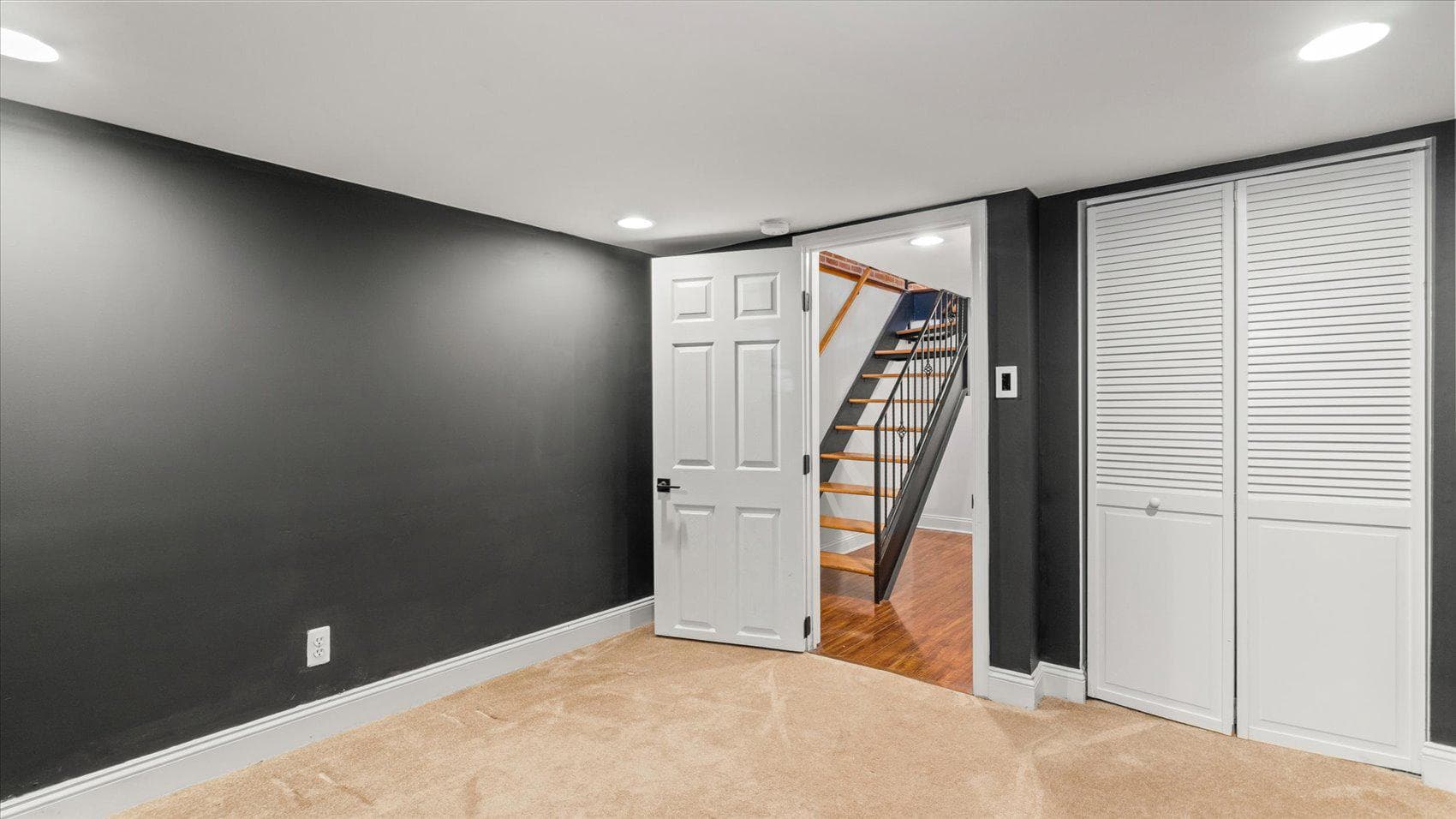 628 Wyeth Street photo 34