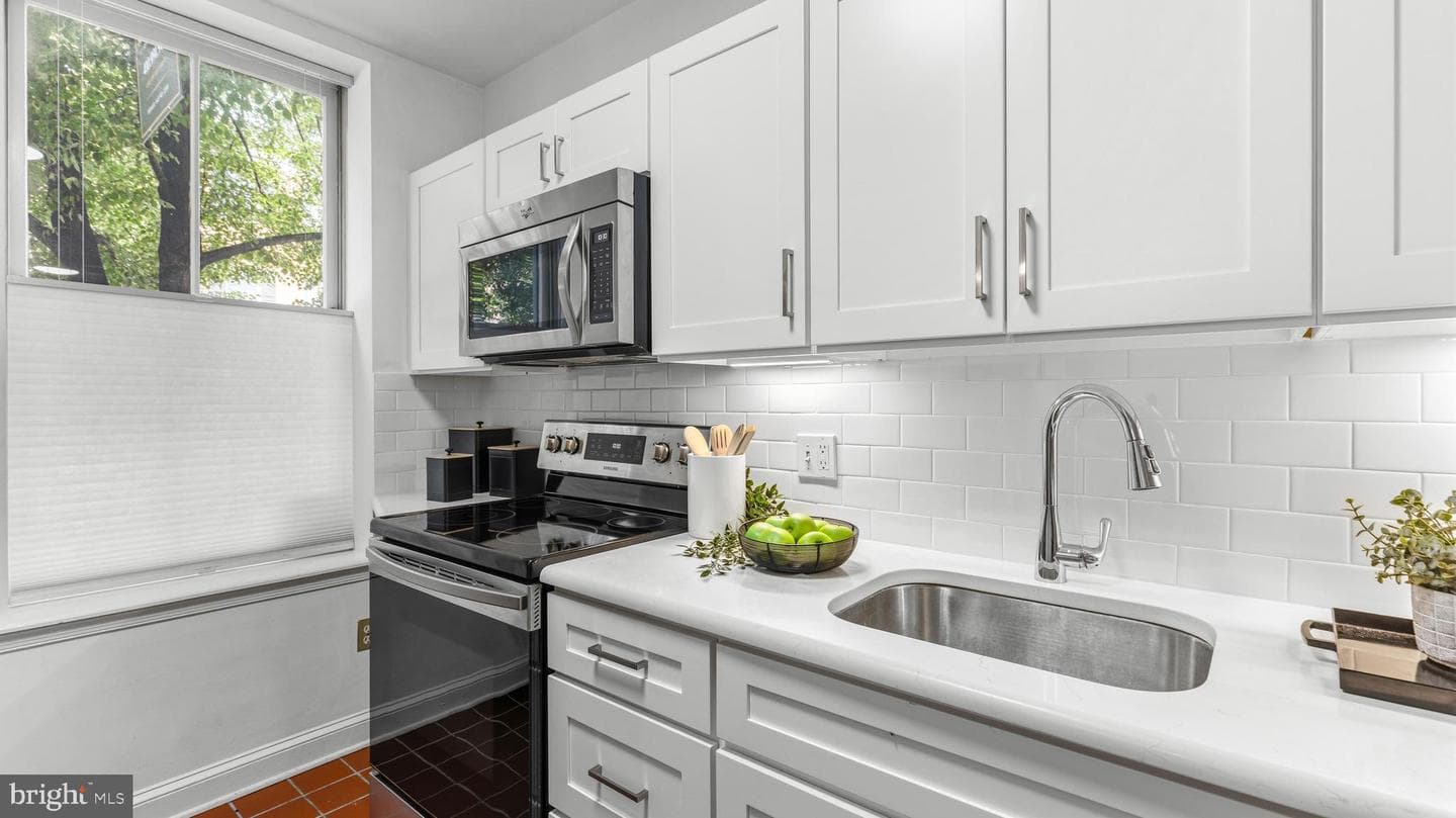 807 S Charles Street S photo 7