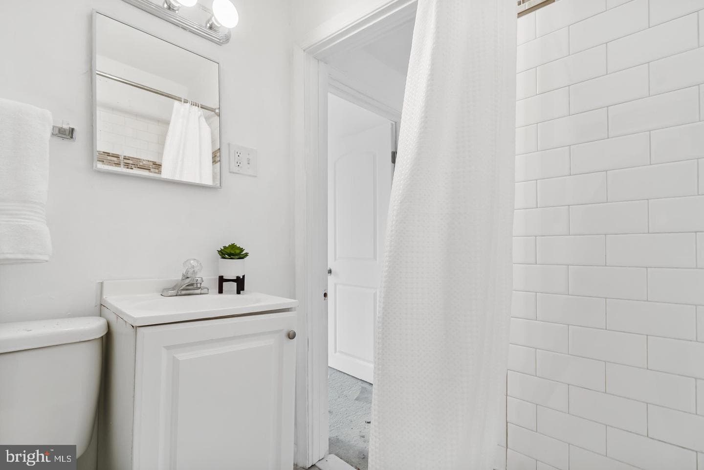 4007 W Garrison Avenue photo 11