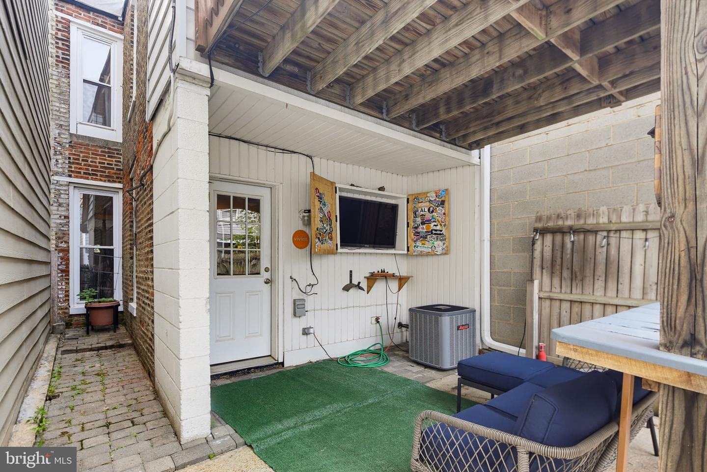 1718 Johnson Street photo 28