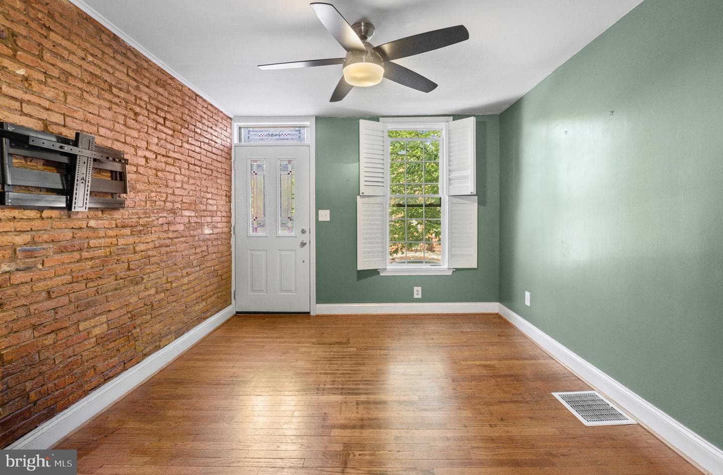 1456 Andre Street photo 5