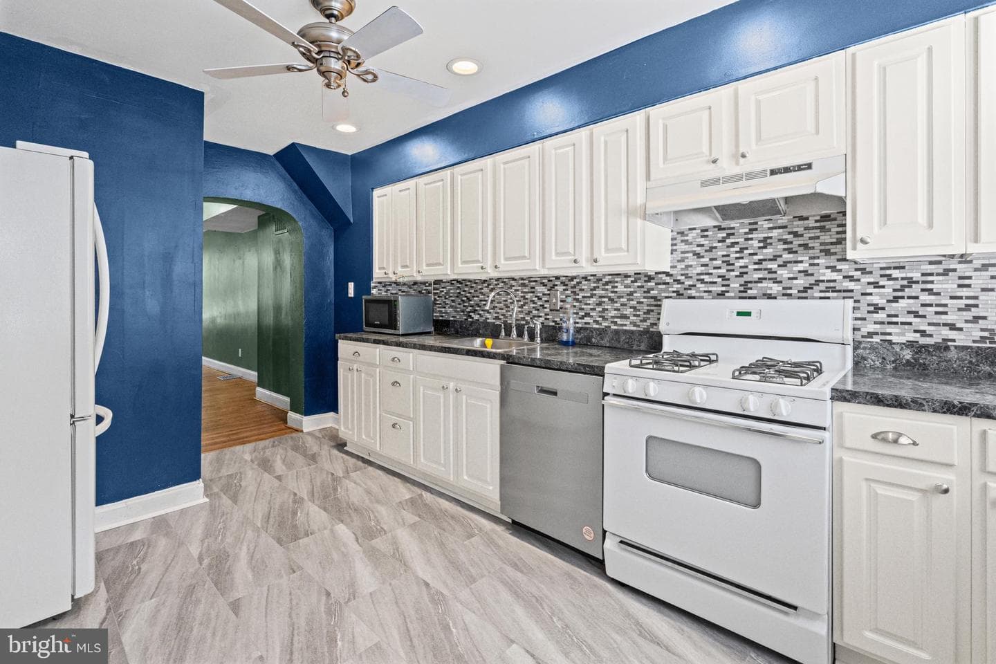 1456 Andre Street photo 6