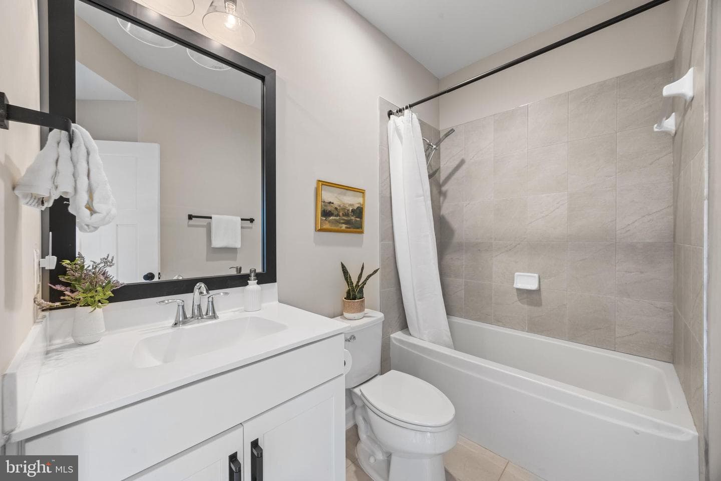 915 Grundy Street photo 32