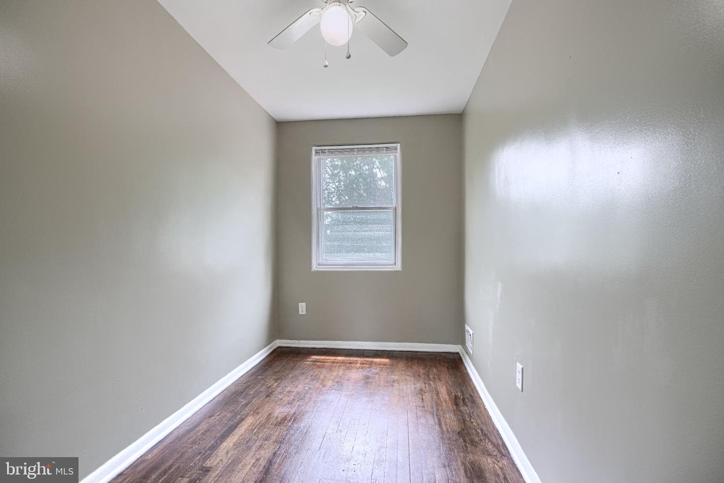 5649 Kavon Avenue photo 14