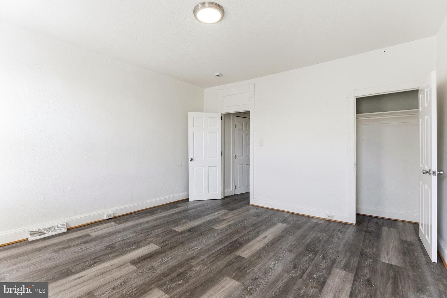 2542 W Fayette Street W photo 22