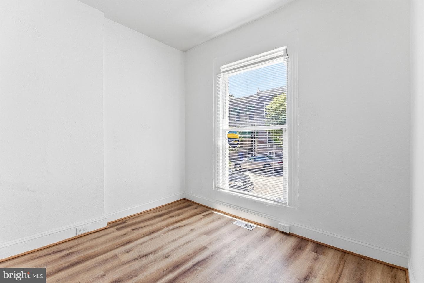 2542 W Fayette Street W photo 4