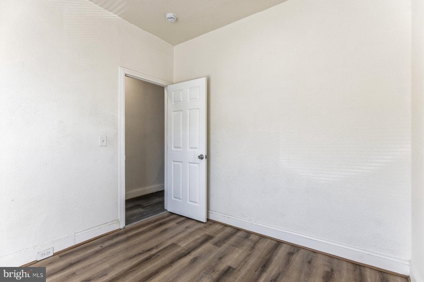 2542 W Fayette Street W photo 5
