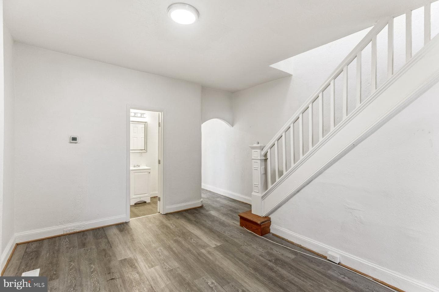 2542 W Fayette Street W photo 8