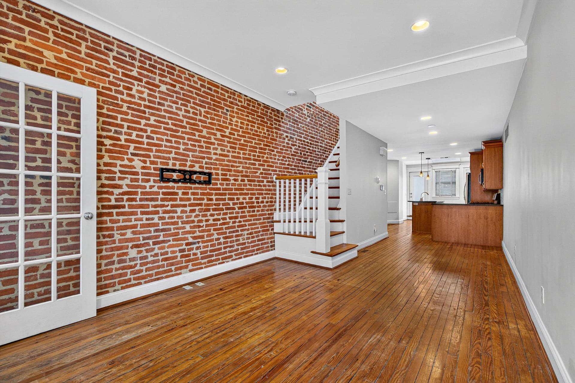 8 N Decker Avenue photo 5