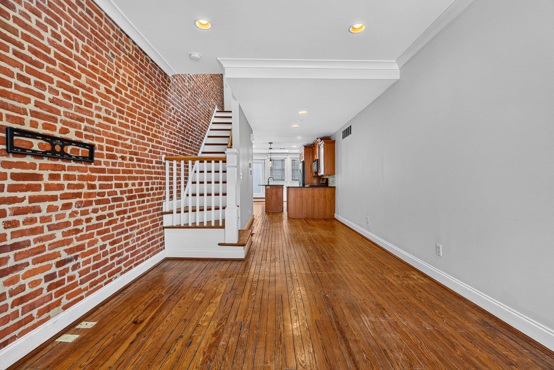 8 N Decker Avenue photo 6