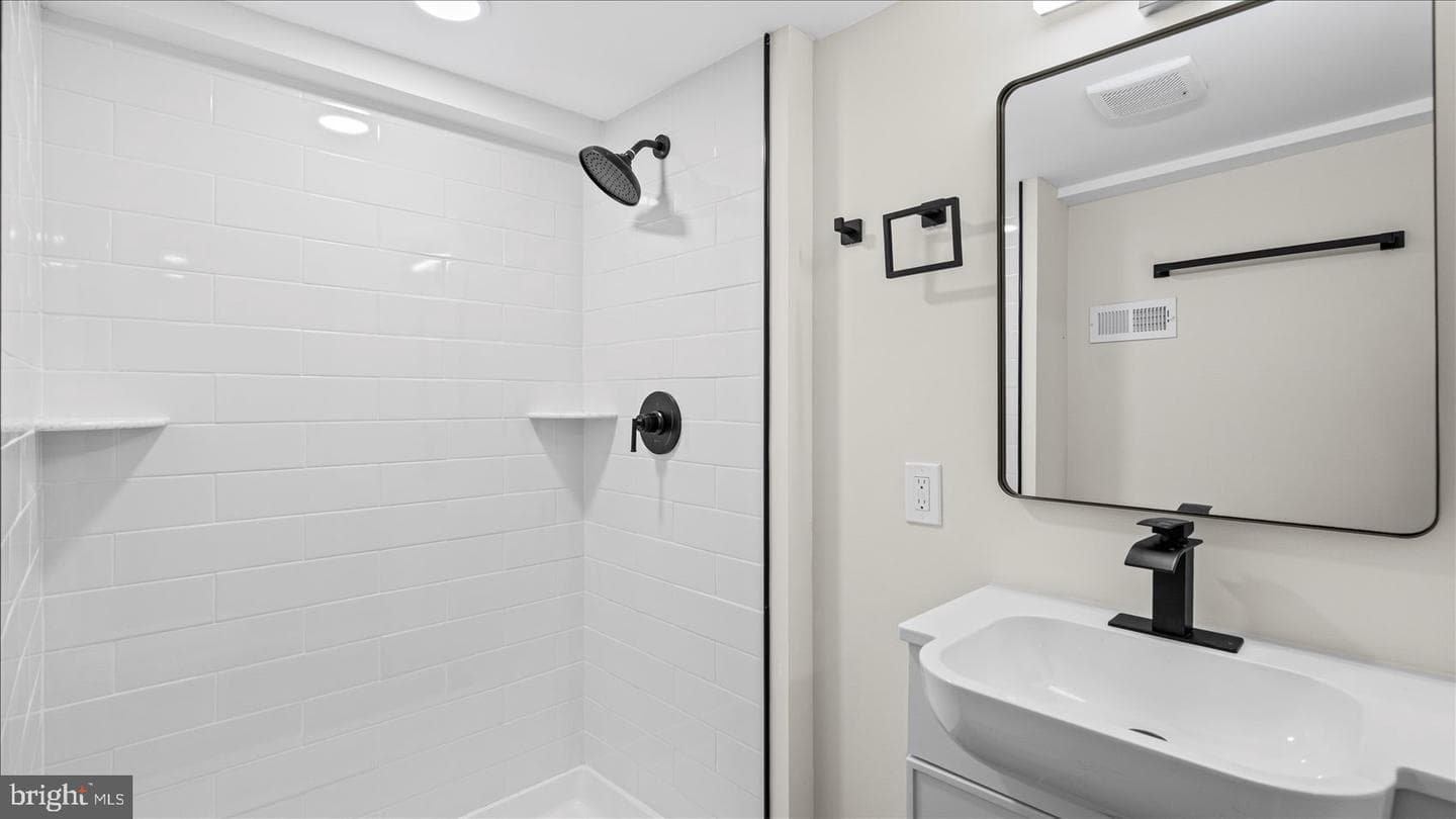 1824 E 32nd Street photo 31