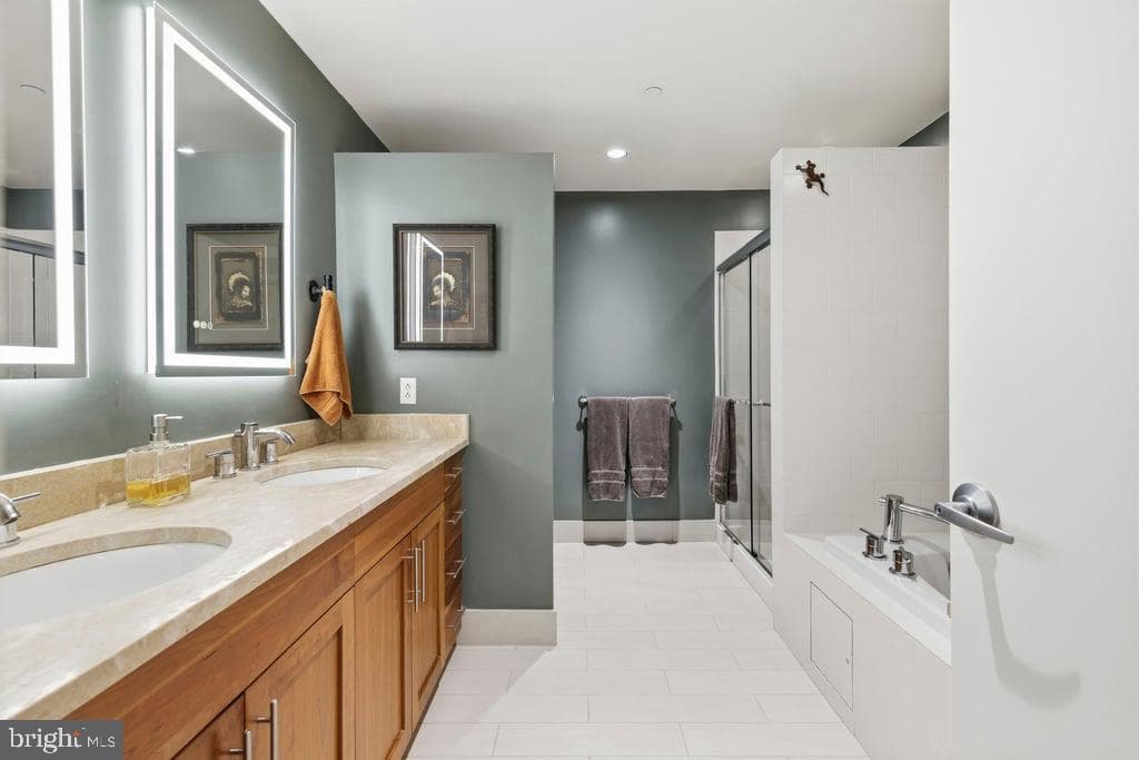 1200 Steuart Street #528 photo 38