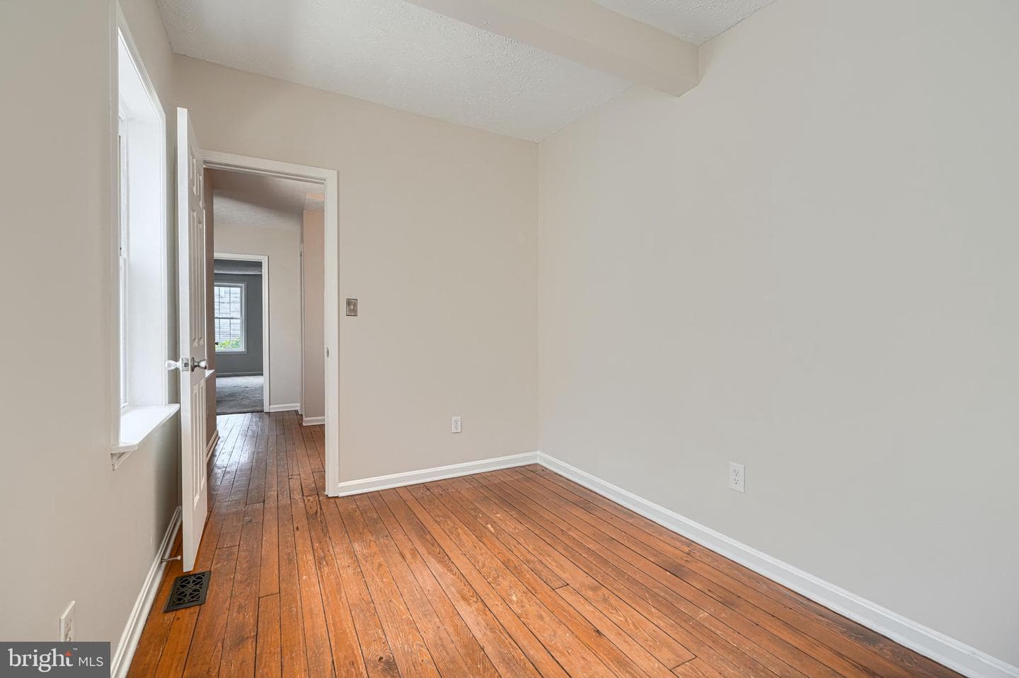 12 Poultney Street photo 27