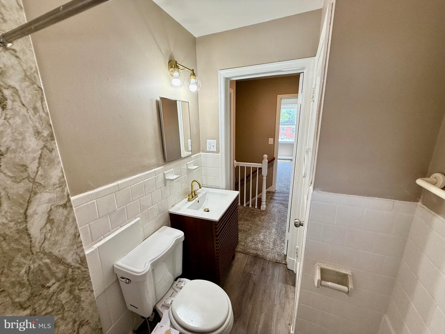 708 Woodington Road S photo 11