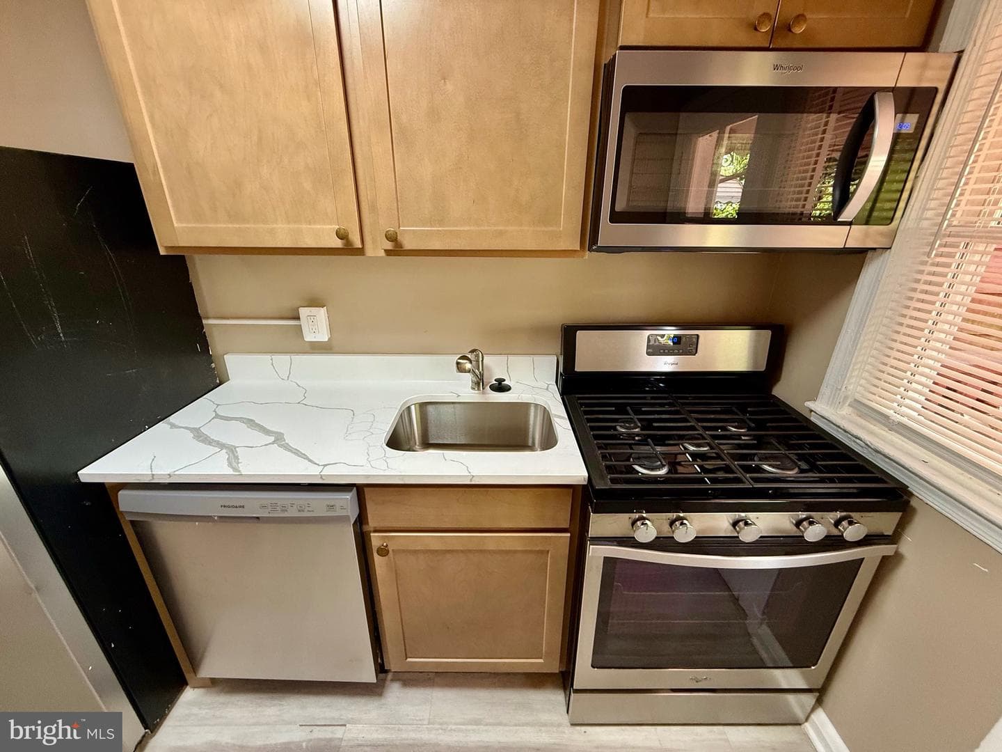 708 Woodington Road S photo 3
