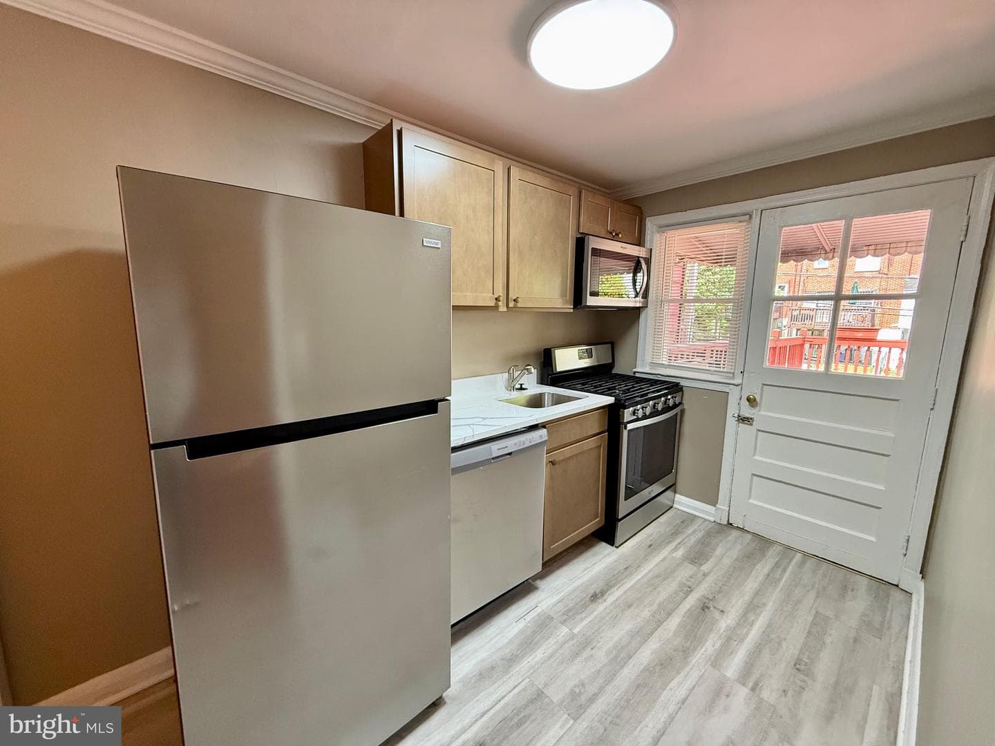 708 Woodington Road S photo 4