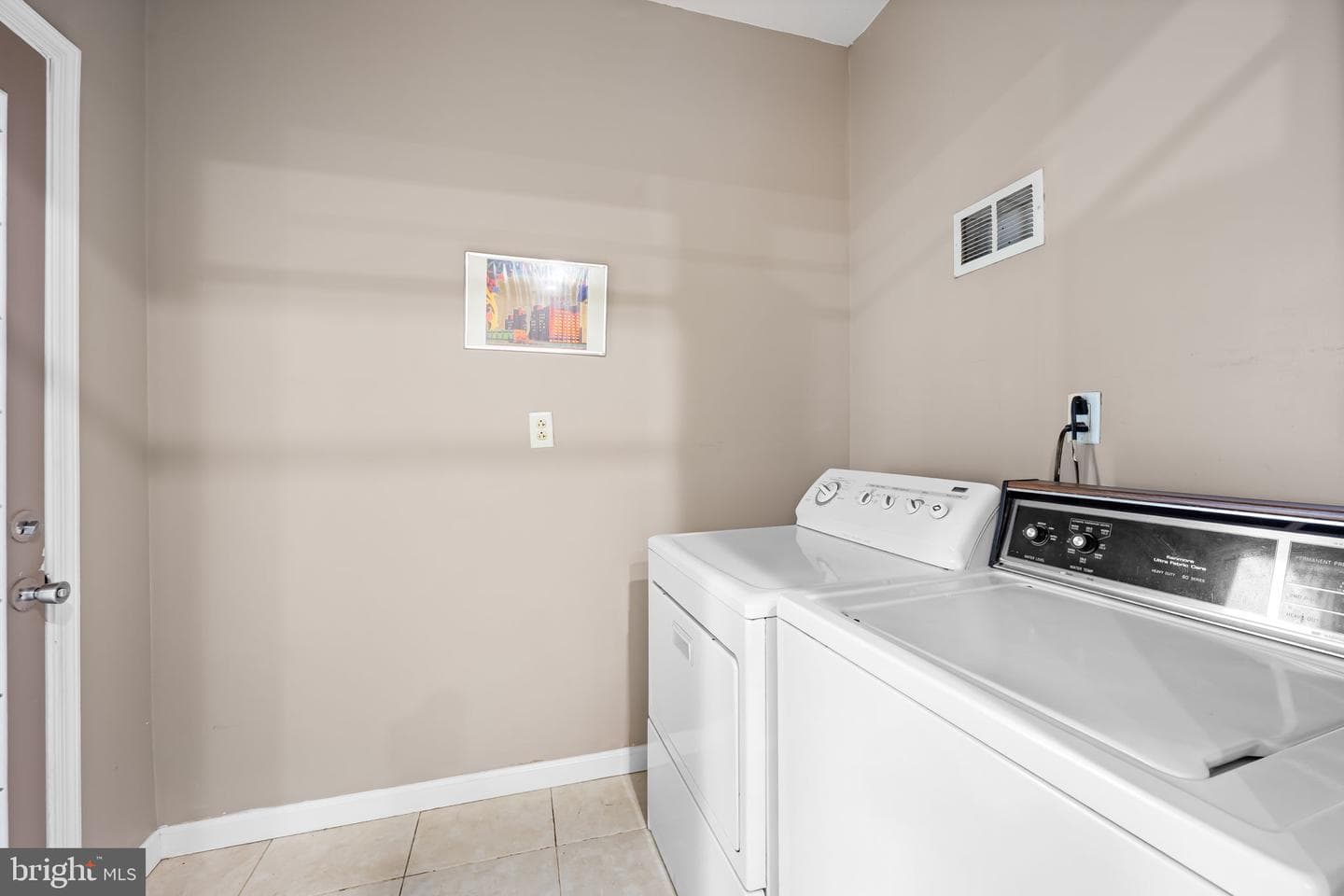 3527 Falls Road photo 11