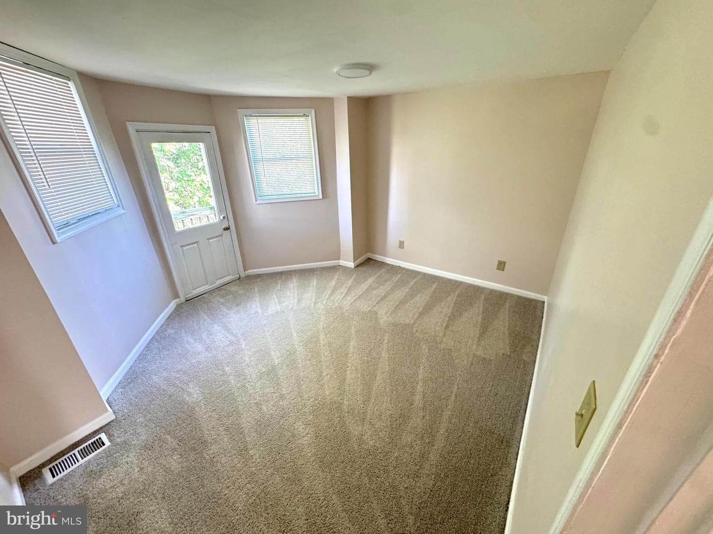 2627 Barclay Street photo 13